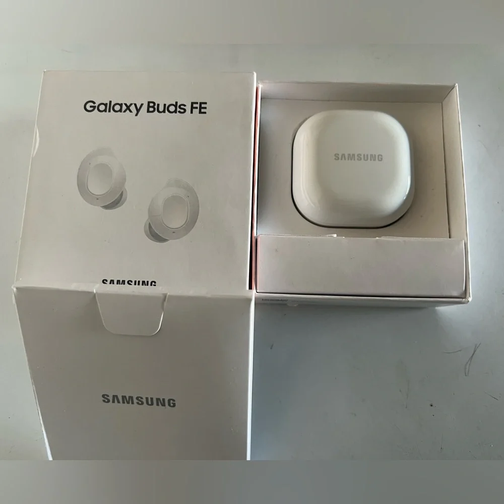 Samsung Galaxy Buds FE in Classic White New Open the Box